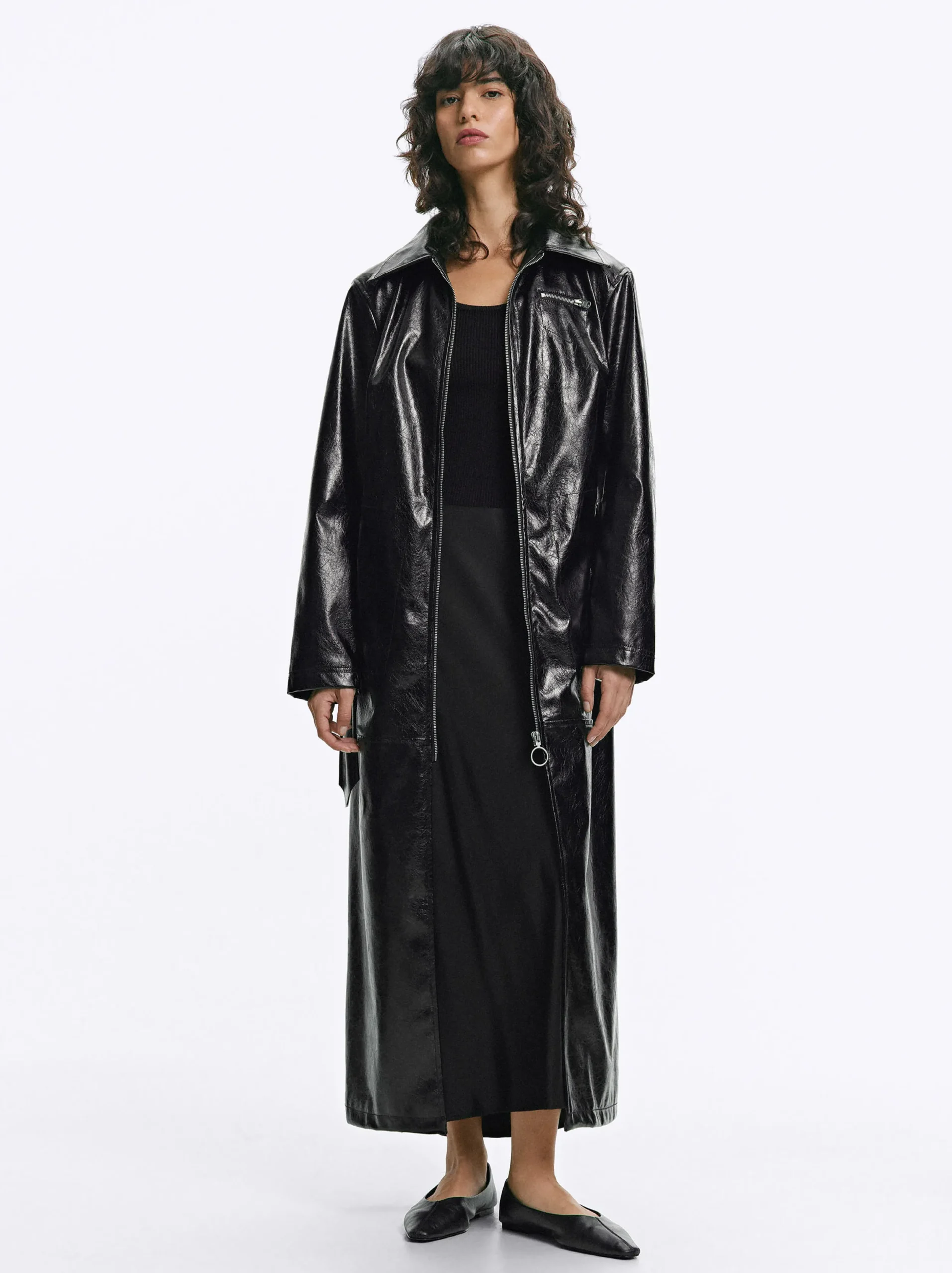 PARFOIS Exclusivo Online - Abrigo Charol Largo Negro Outlet
