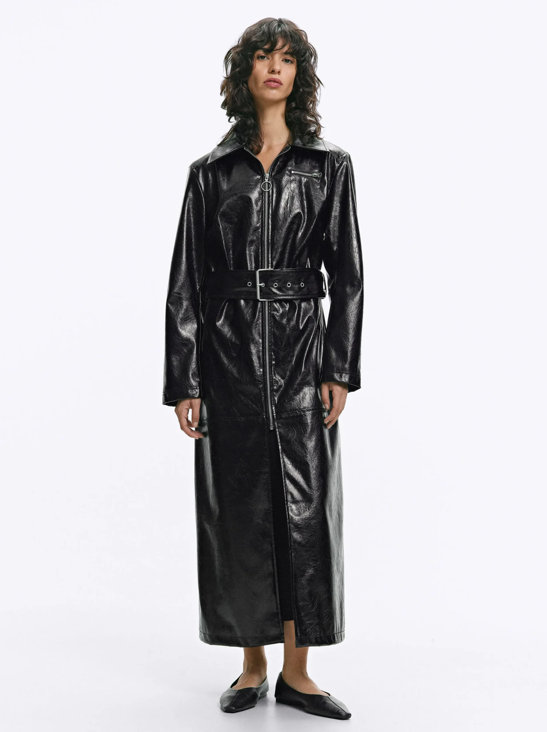 PARFOIS Exclusivo Online - Abrigo Charol Largo Negro Outlet
