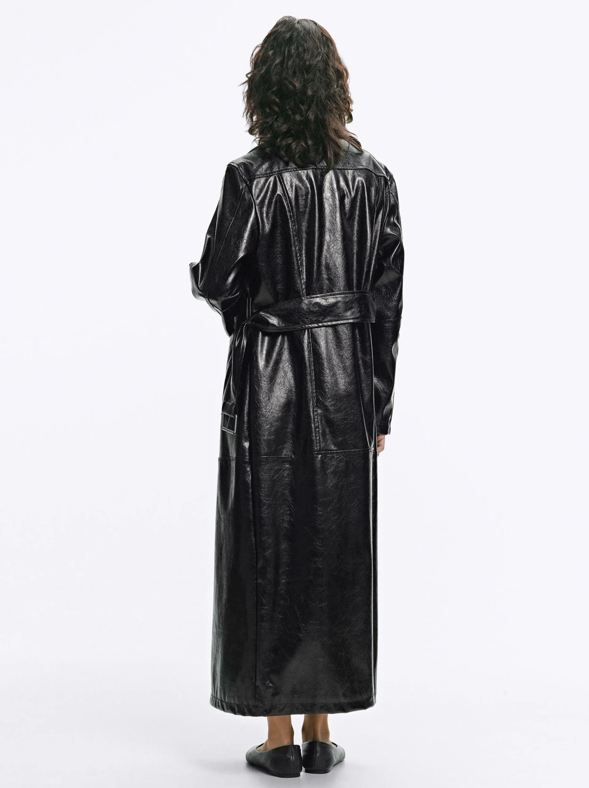 PARFOIS Exclusivo Online - Abrigo Charol Largo Negro Outlet