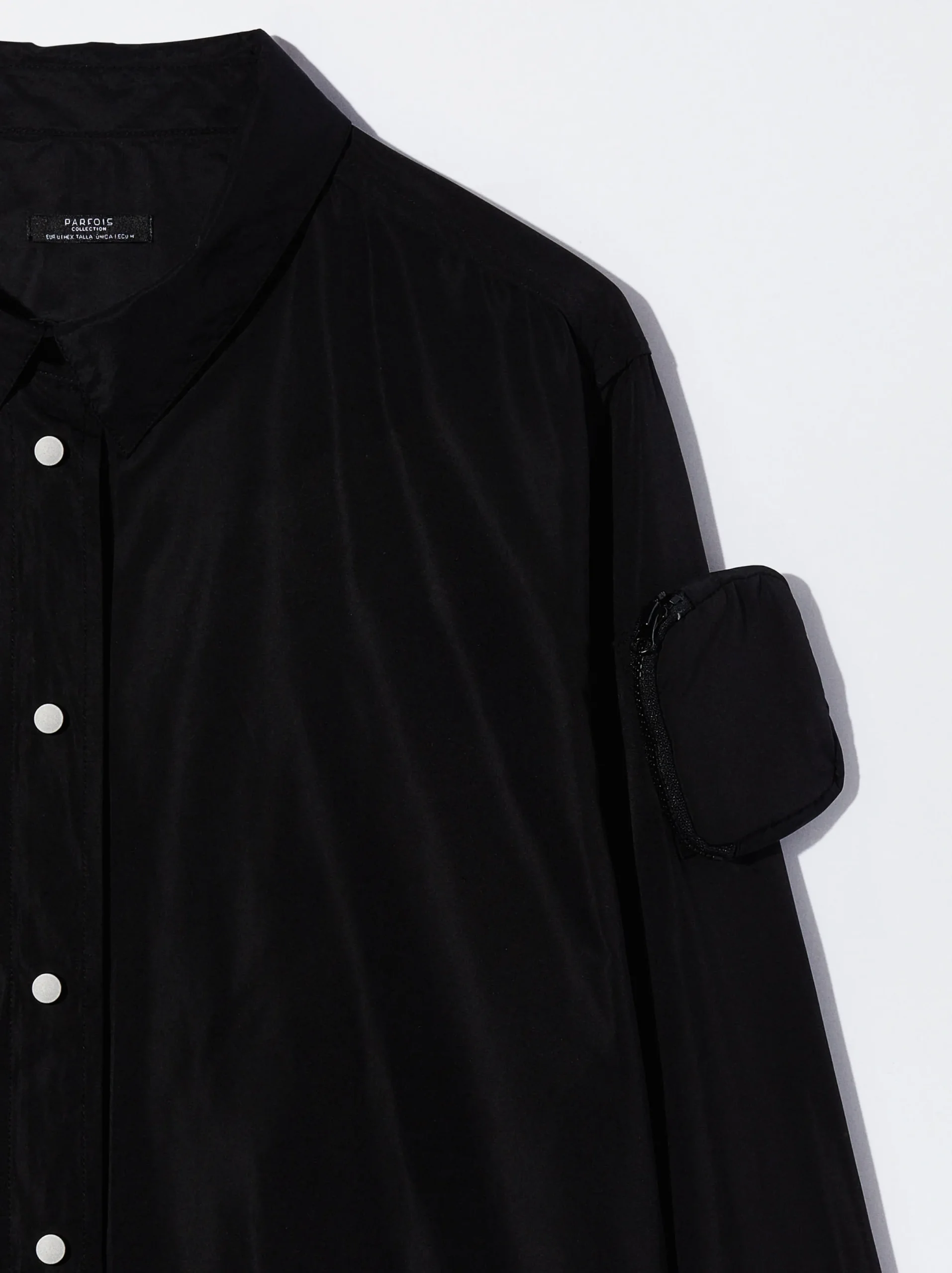 PARFOIS Exclusivo Online - Camisa De Nylon Con Bolso Negro Best