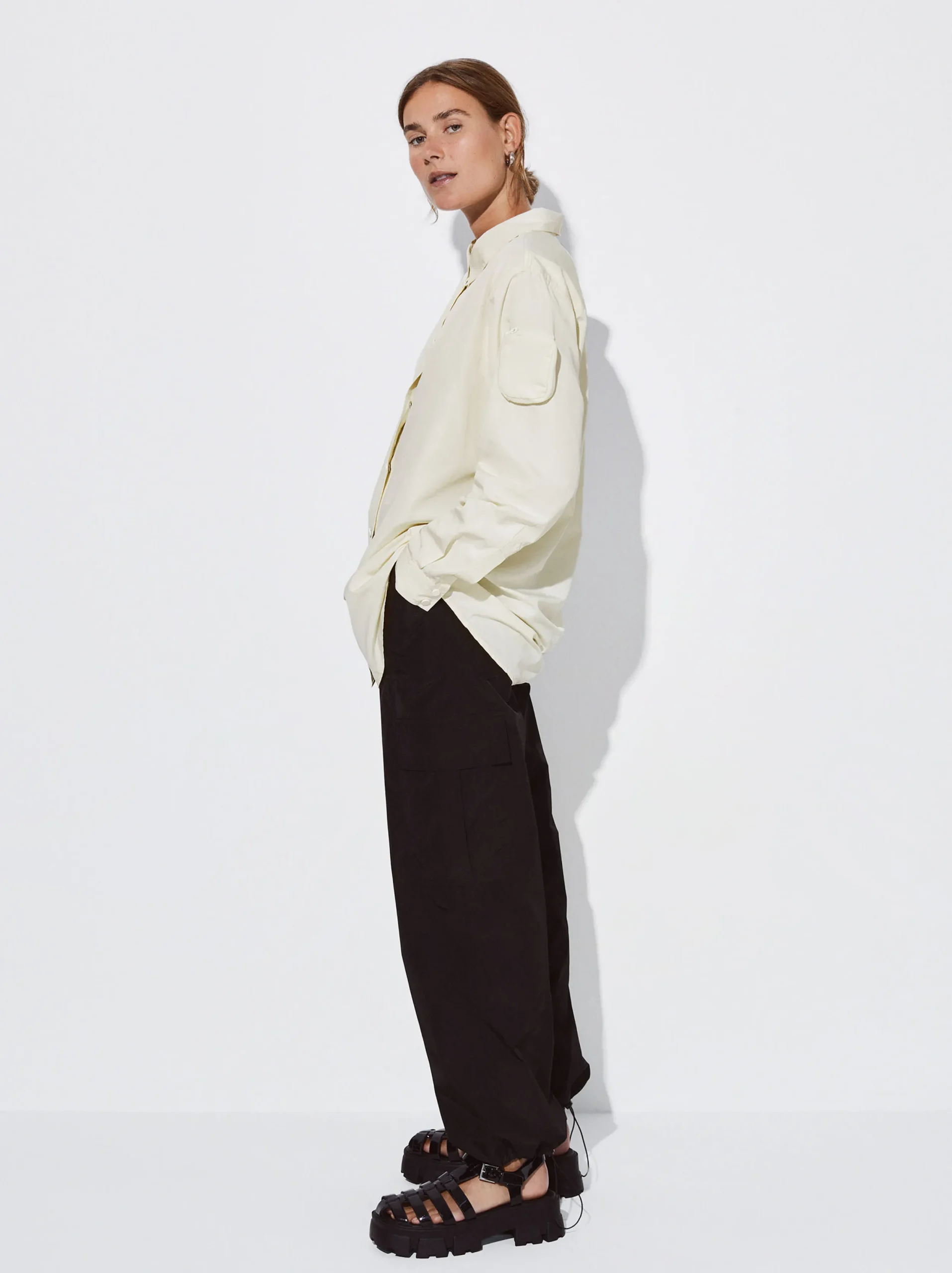 PARFOIS Exclusivo Online - Camisa De Nylon Con Bolso Crudo Store