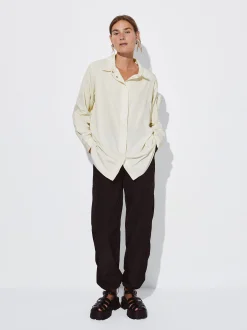 PARFOIS Exclusivo Online - Camisa De Nylon Con Bolso Crudo Store
