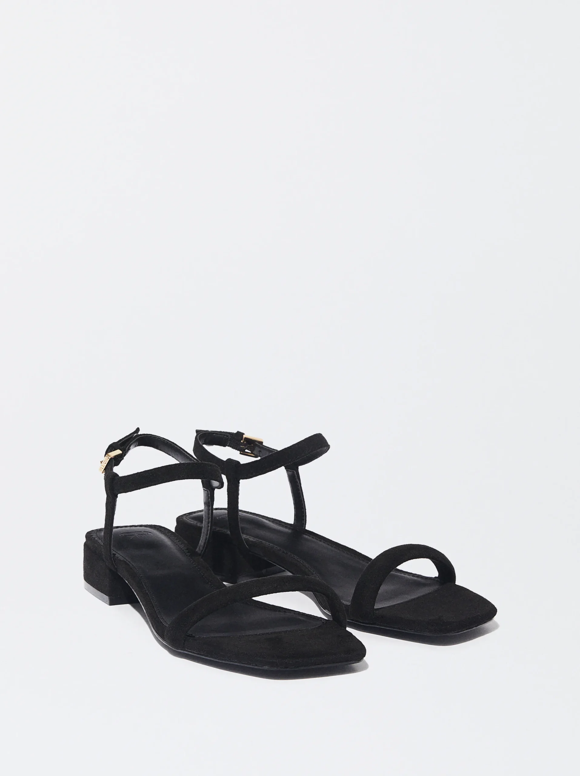 PARFOIS Exclusivo Online - Sandalia Plana Tiras Pulsera Negro Clearance