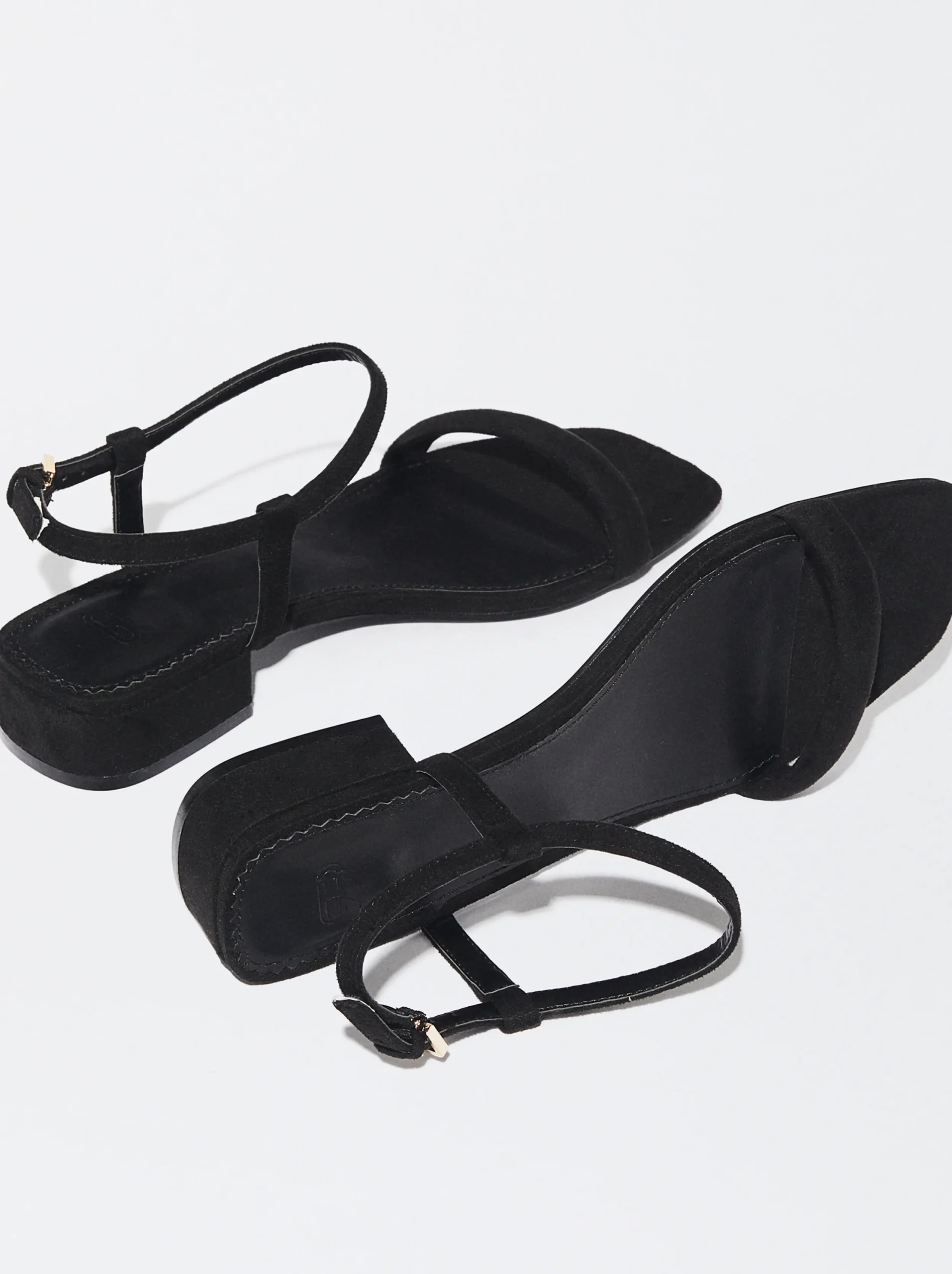 PARFOIS Exclusivo Online - Sandalia Plana Tiras Pulsera Negro Clearance