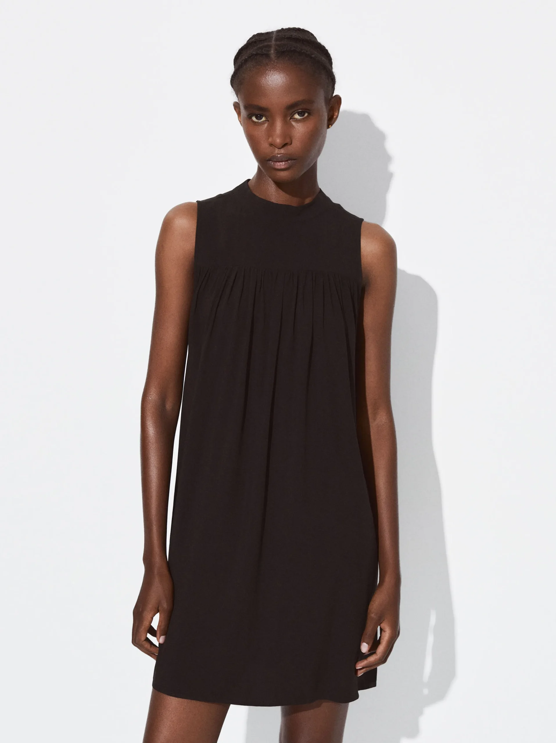 PARFOIS Exclusivo Online - Vestido Corto Con Volantes Negro Store