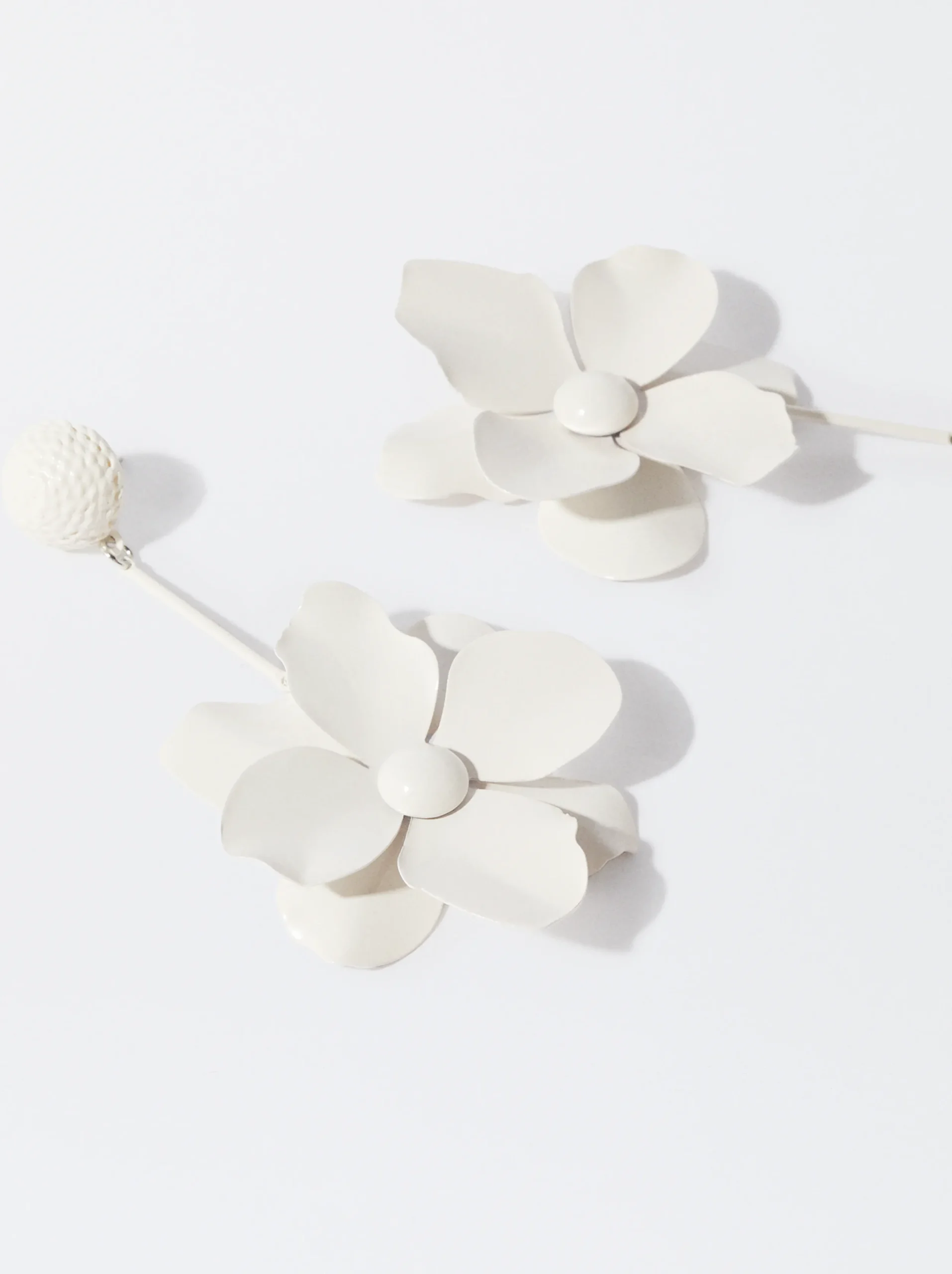 PARFOIS Pendientes Flor Con Resina Blanco Outlet